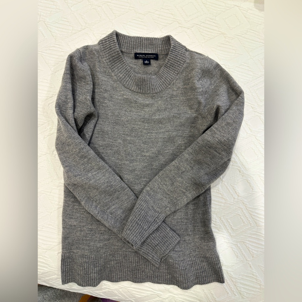 Banana Republic Extra Fine Merino Wool Sweater Gray
